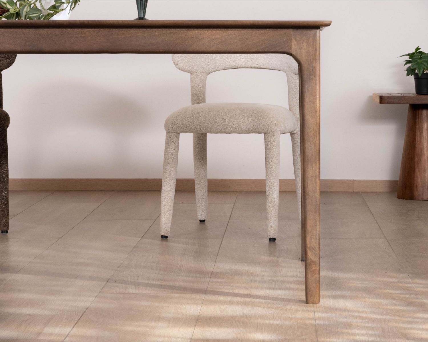 Table de repas 180 cm en manguier design épuré "Amok"