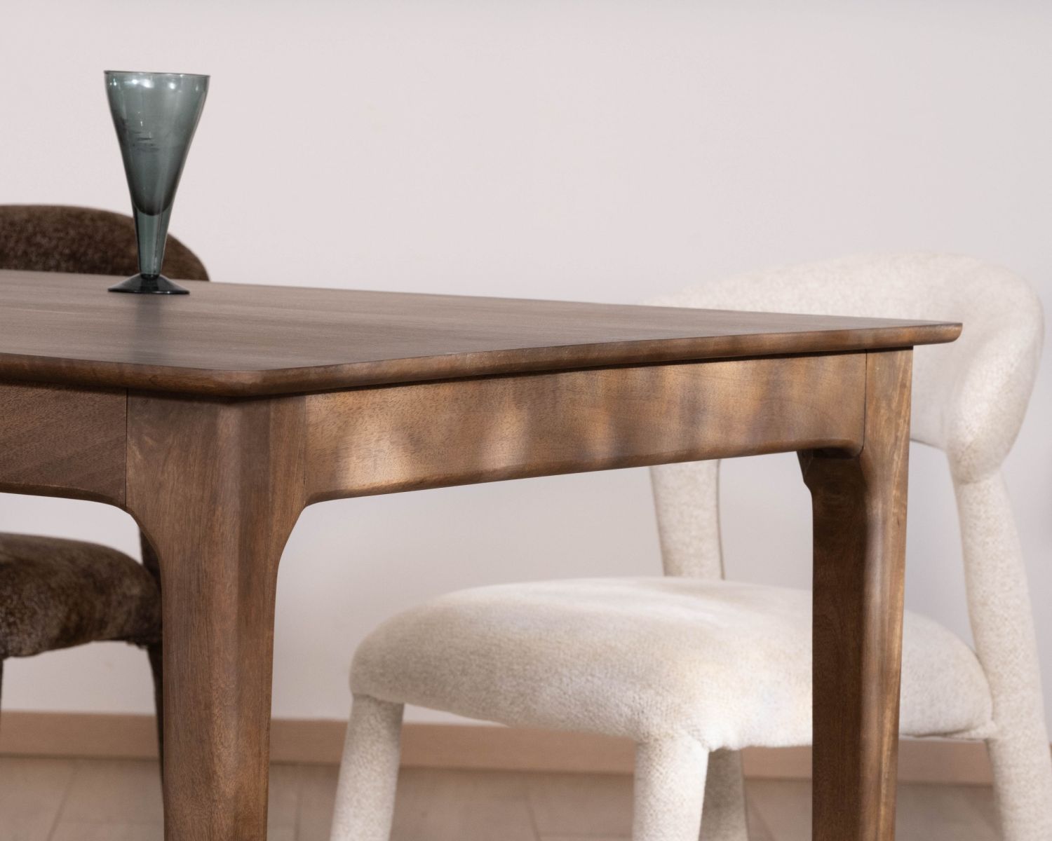 Table de repas 180 cm en manguier design épuré "Amok"