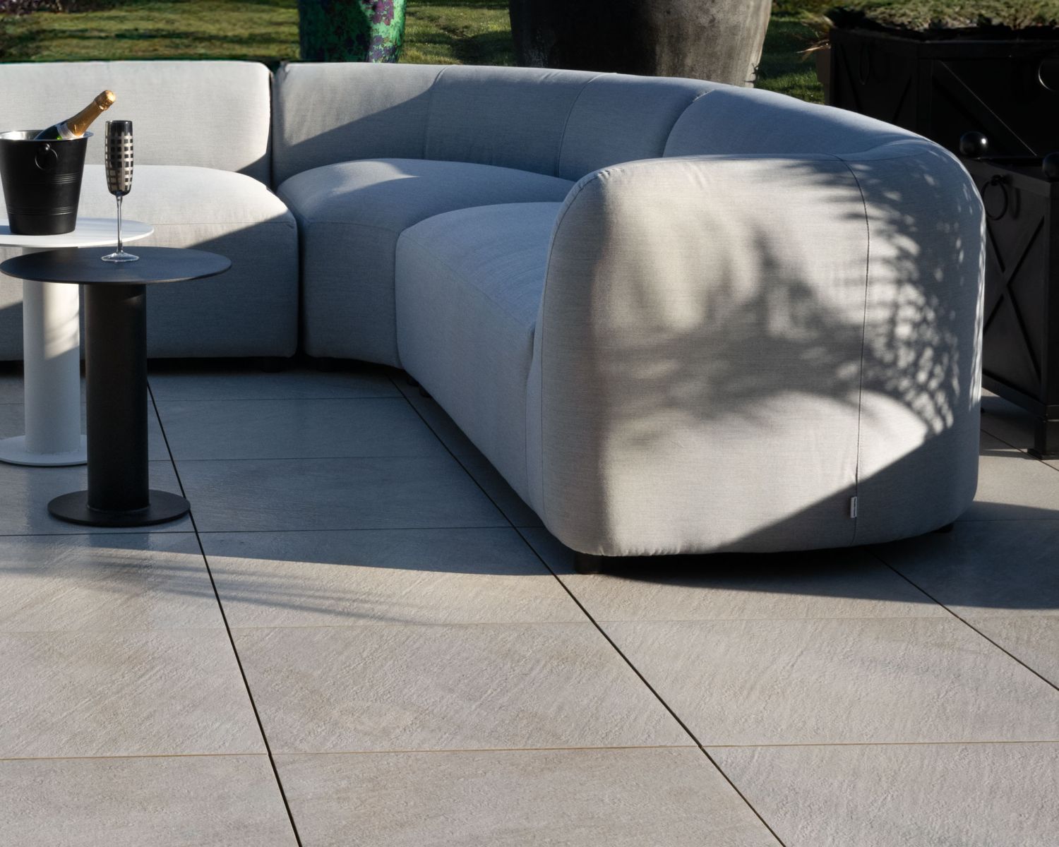 Canapé panoramique modulaire spécial extérieur en tissu gris clair "Kacang"