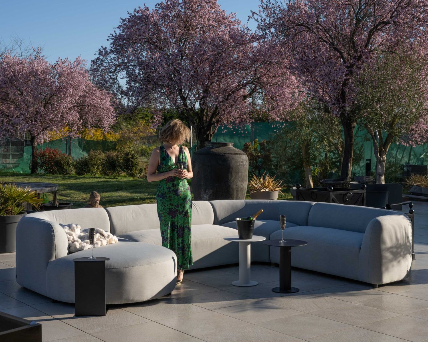 Canapé panoramique modulaire spécial extérieur en tissu gris clair "Kacang"