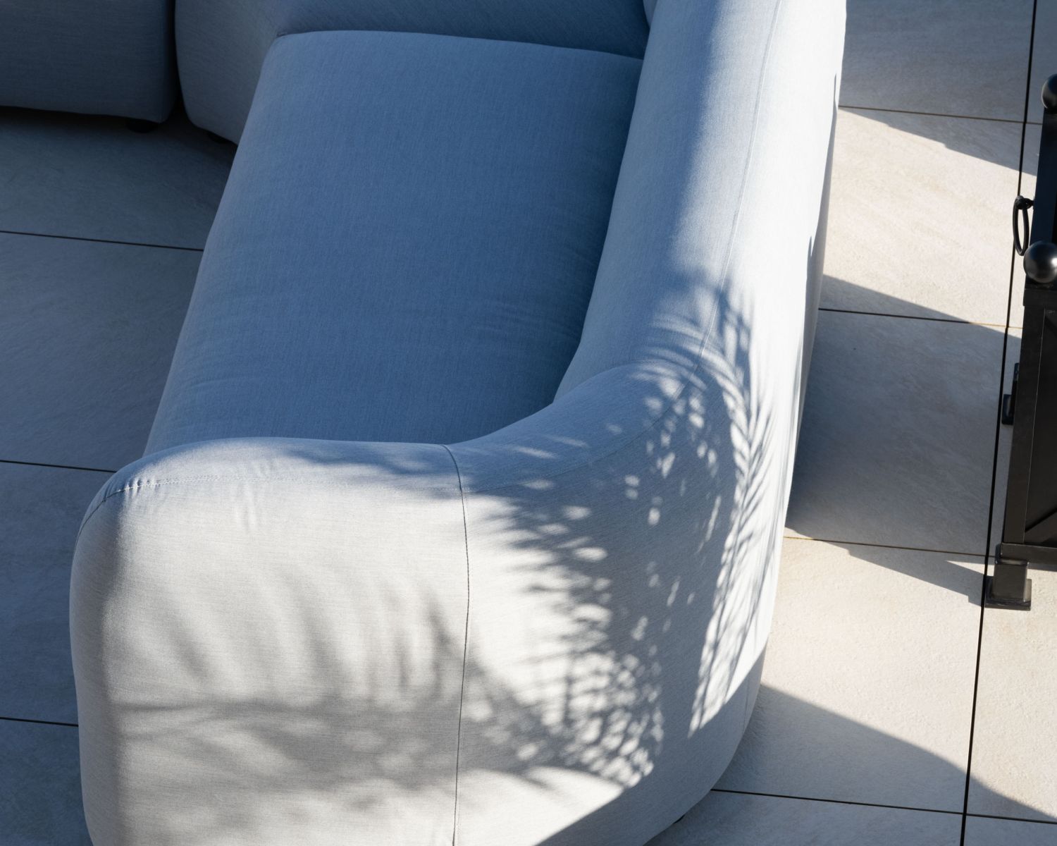 Canapé panoramique modulaire spécial extérieur en tissu gris clair "Kacang"