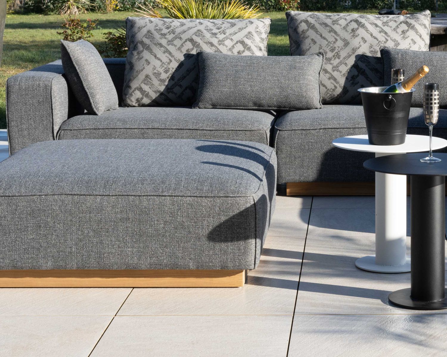 Table d'appoint ronde d'extérieur en aluminium blanc "Nusa Pedina" diamètre 45 cm