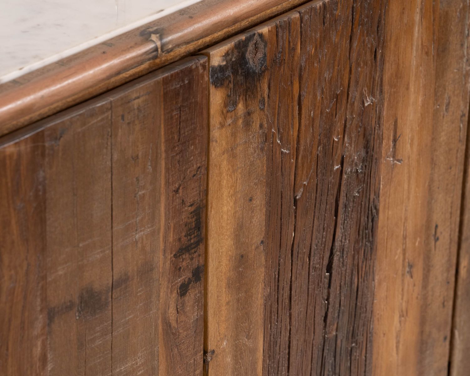 Bahut 4 portes en bois recyclé et plateau marbre blanc "Mood"