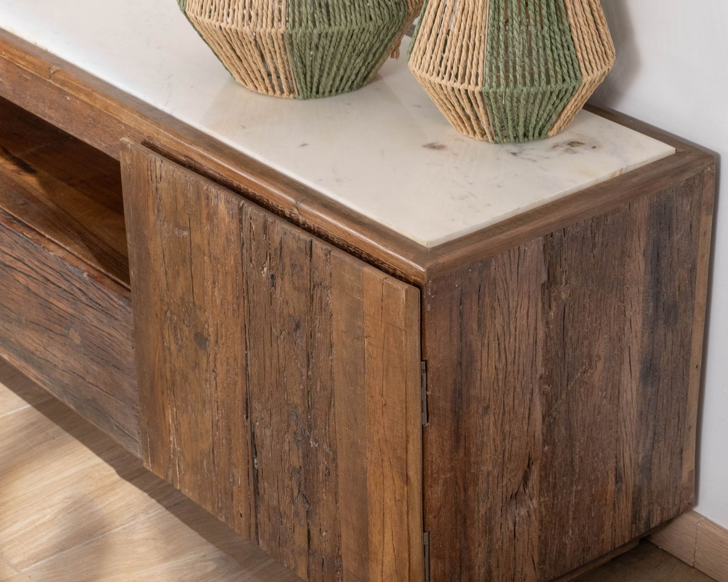 Meuble TV 180 cm en bois recyclé et plateau marbre blanc "Mood"