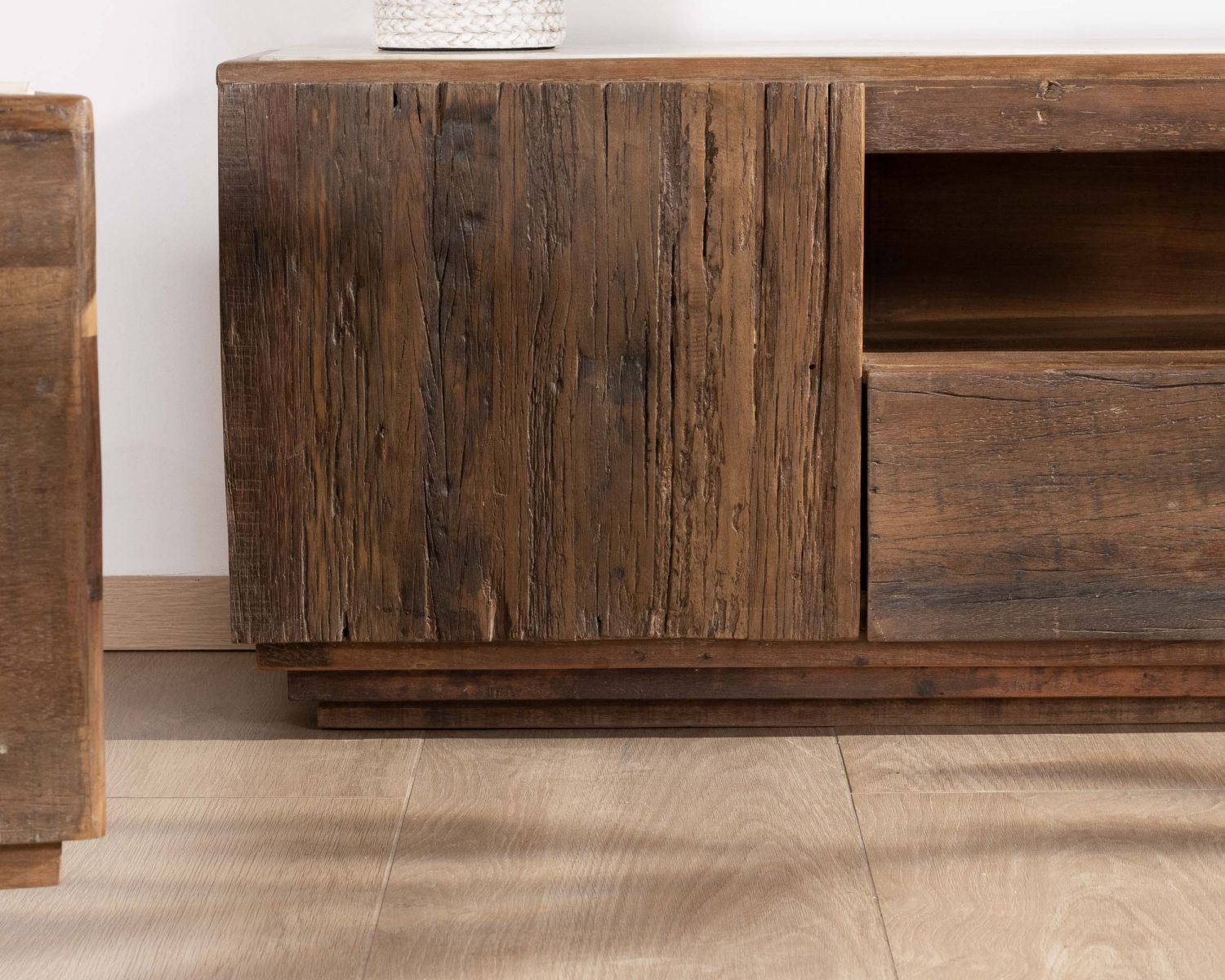 Meuble TV 180 cm en bois recyclé et plateau marbre blanc "Mood"