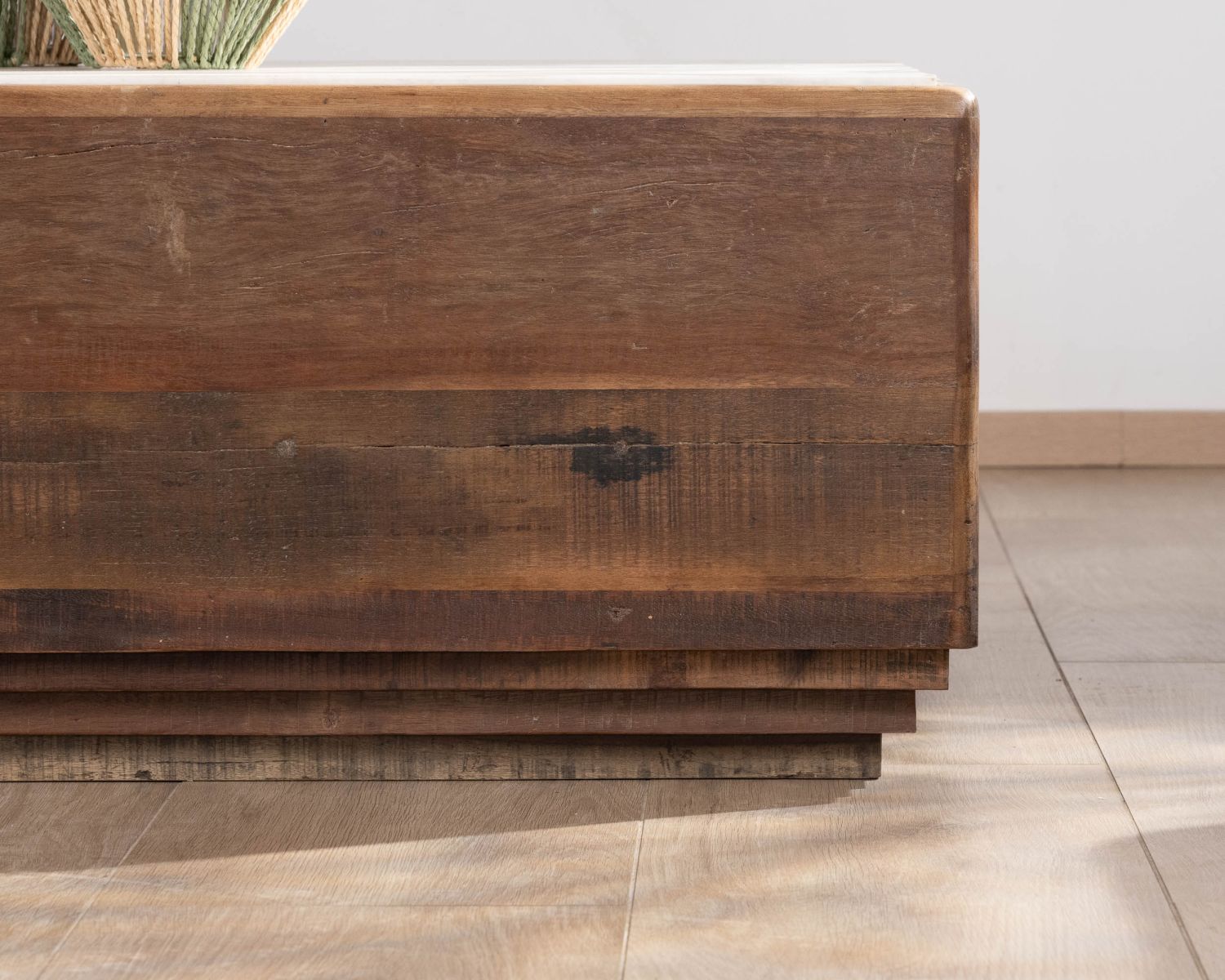 Table basse carrée 100 cm en bois recyclé et plateau marbre blanc "Mood"