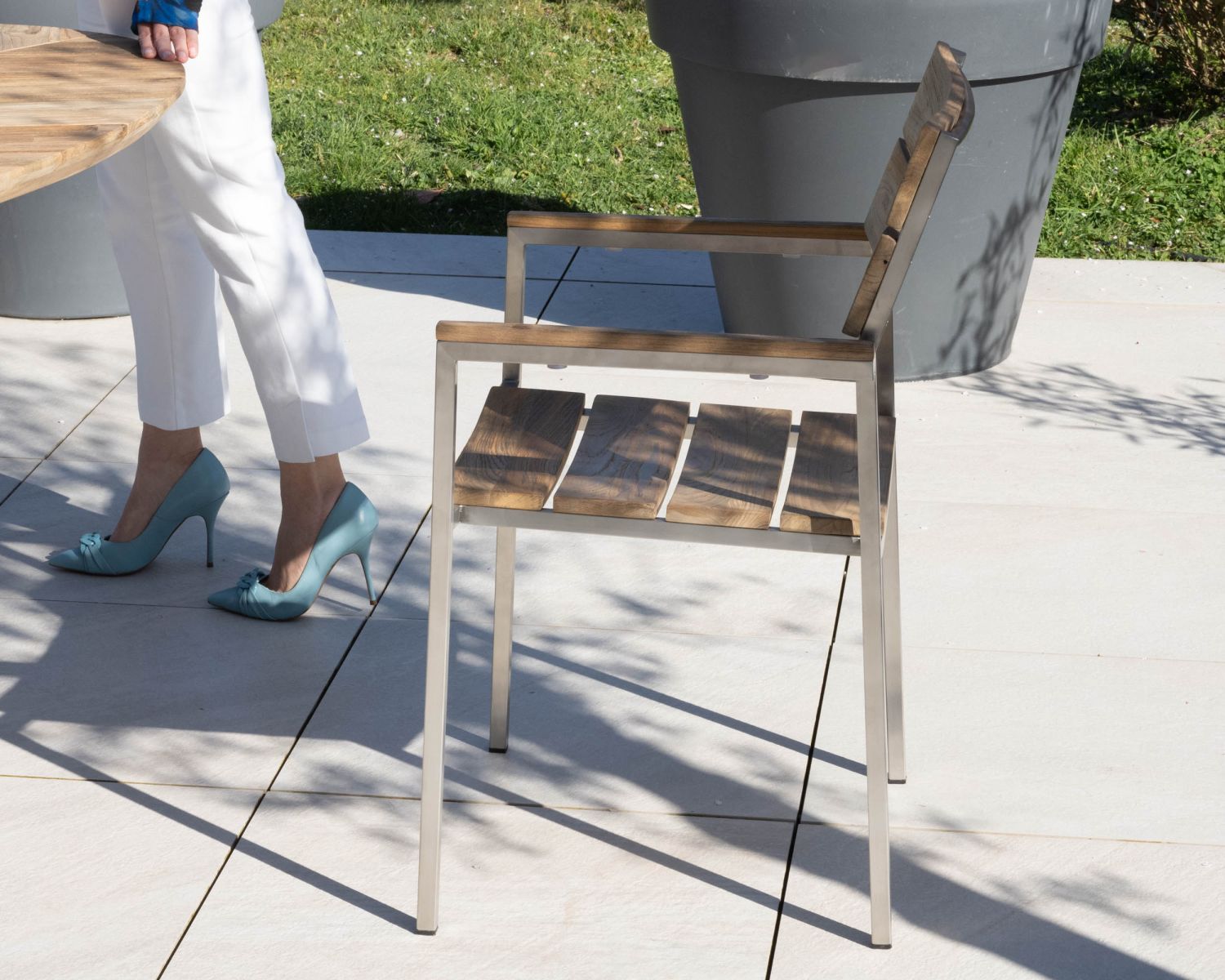 Lot de 4 chaises de jardin empilables en teck et acier inoxydable "Melta"
