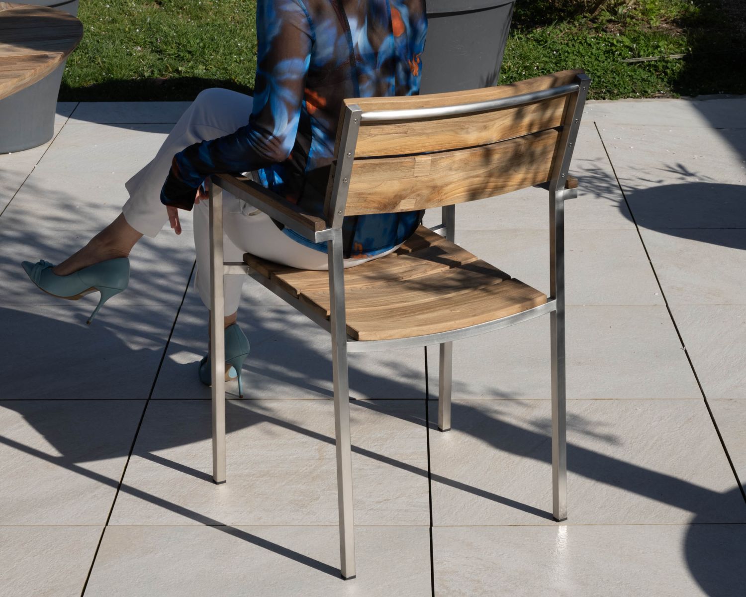 Lot de 4 chaises de jardin empilables en teck et acier inoxydable "Melta"