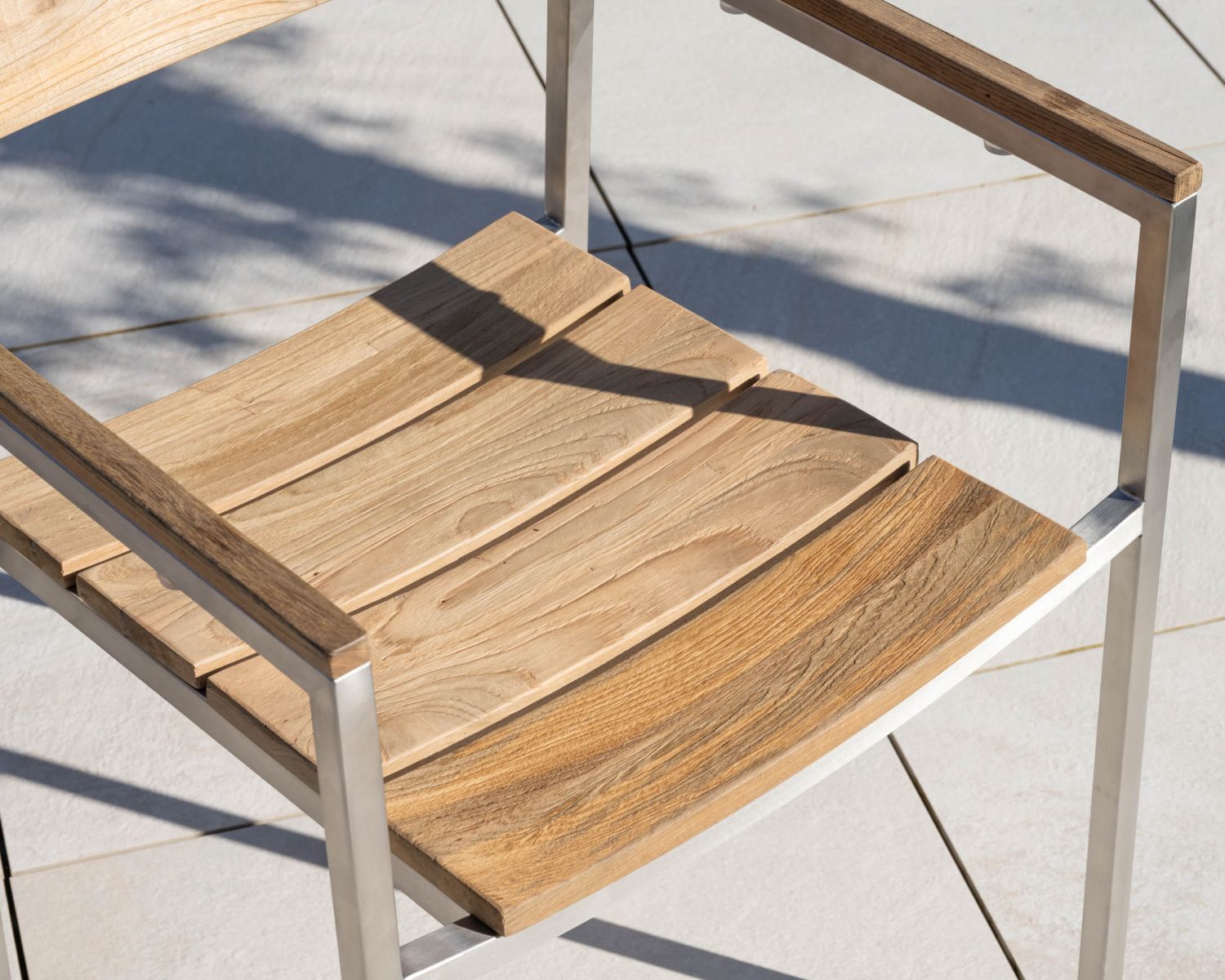 Lot de 4 chaises de jardin empilables en teck et acier inoxydable "Melta"