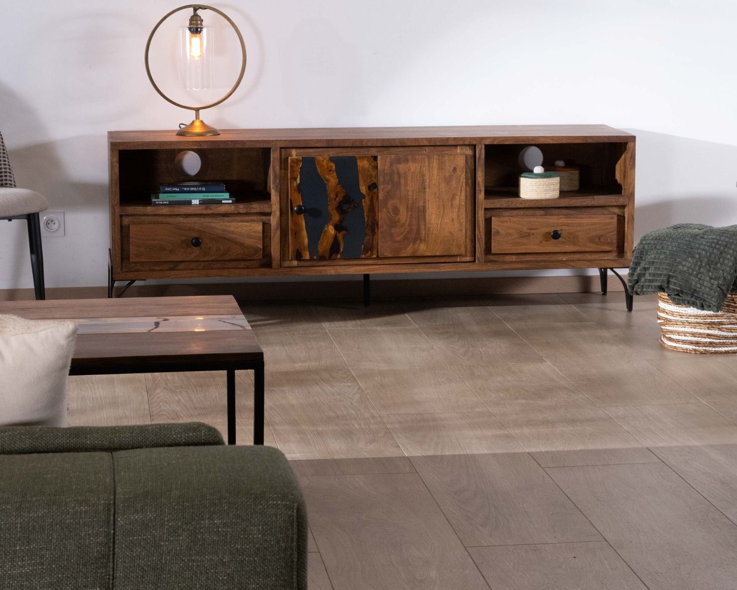 Meuble TV 175cm ethnique acacia massif pieds métal noir "Membatu"