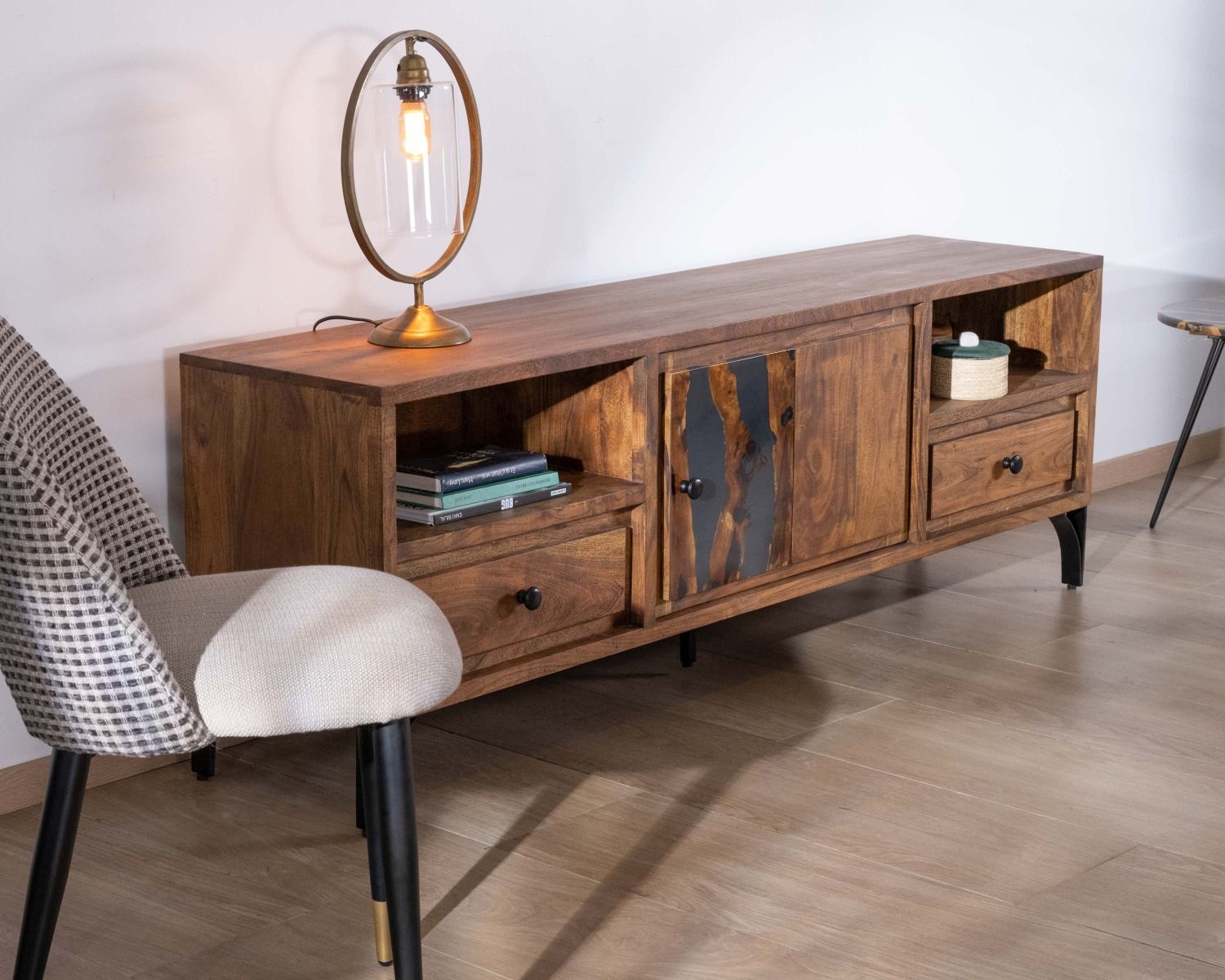 Meuble TV 175cm ethnique acacia massif pieds métal noir "Membatu"