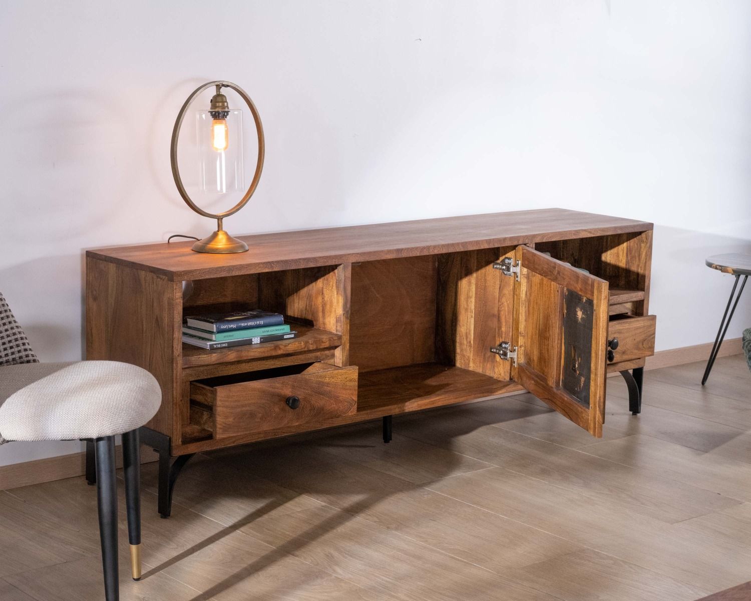 Meuble TV 175cm ethnique acacia massif pieds métal noir "Membatu"