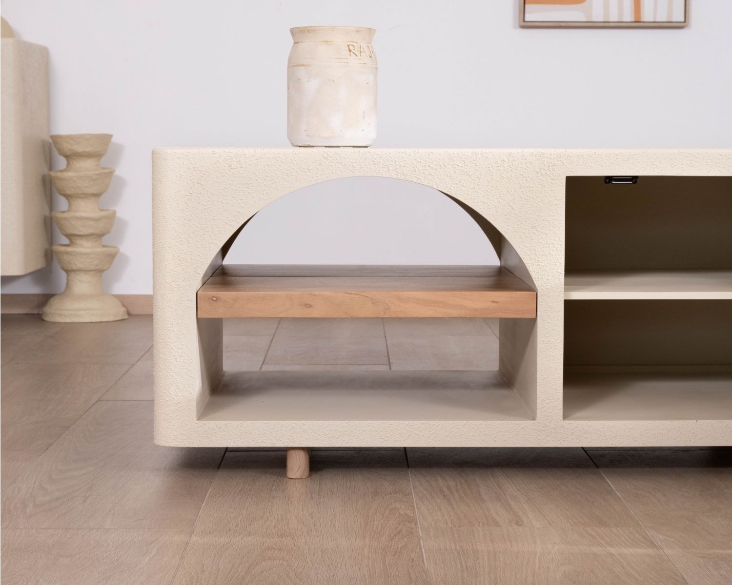 Table basse rectangle avec niche design esprit organique "Miona"