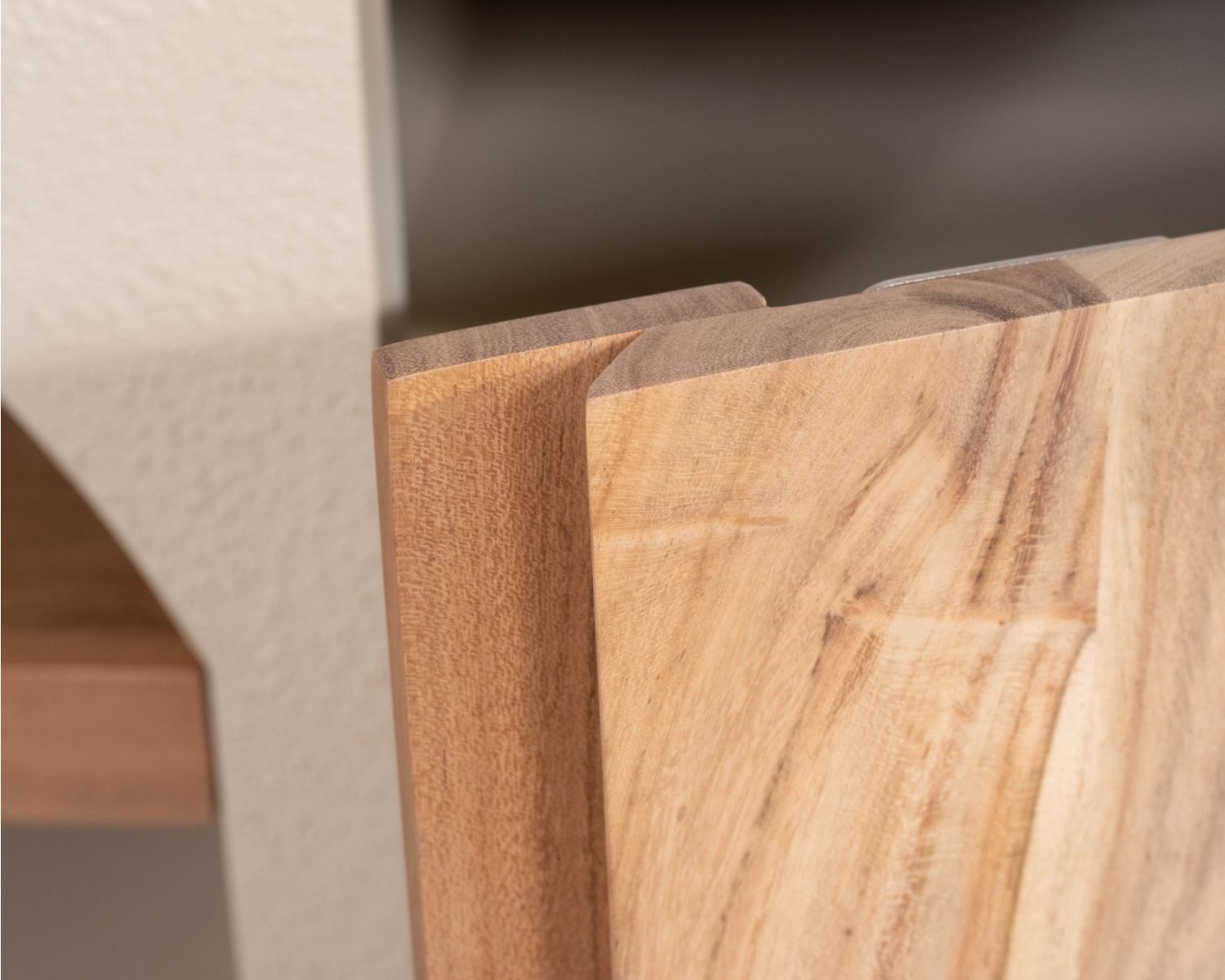 Table basse rectangle avec niche design esprit organique "Miona"