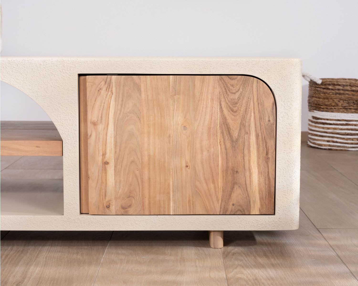 Table basse rectangle avec niche design esprit organique "Miona"