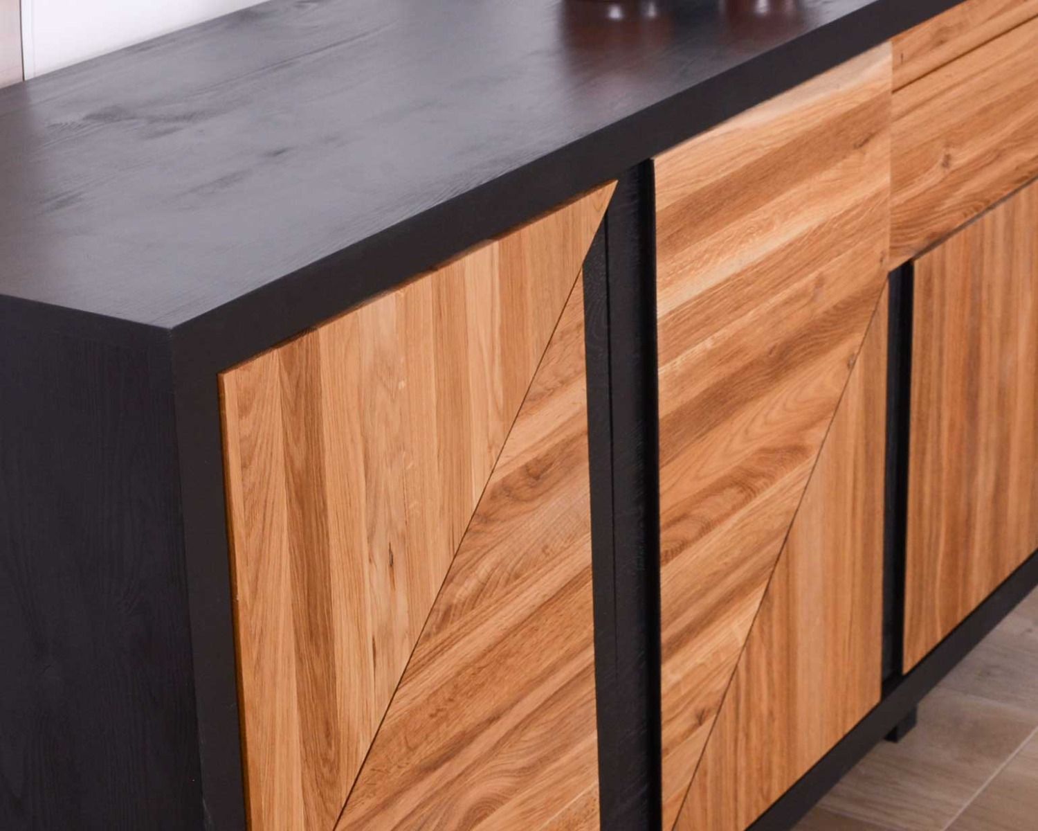 Bahut contemporain bicolore en bois massif 3 portes et 1 tiroir "Flix"