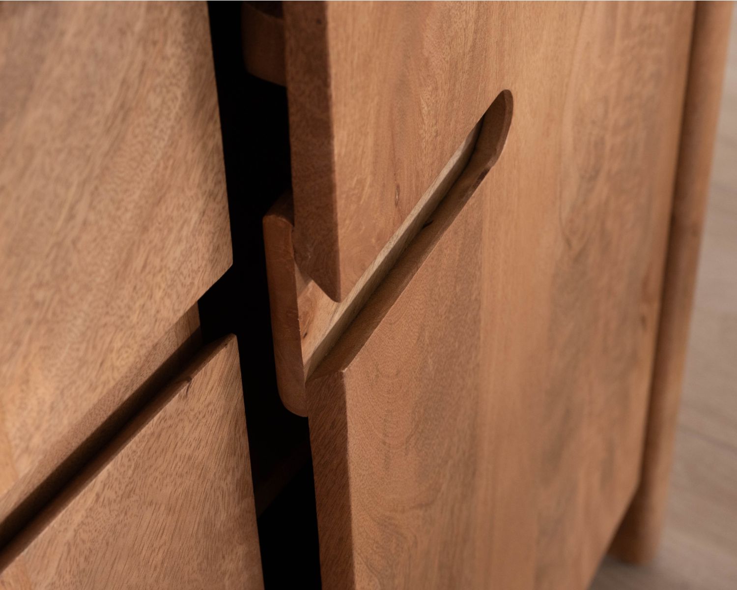 Buffet néo-vintage en manguier massif 170 cm "Spelano" 4 portes et 2 tiroirs