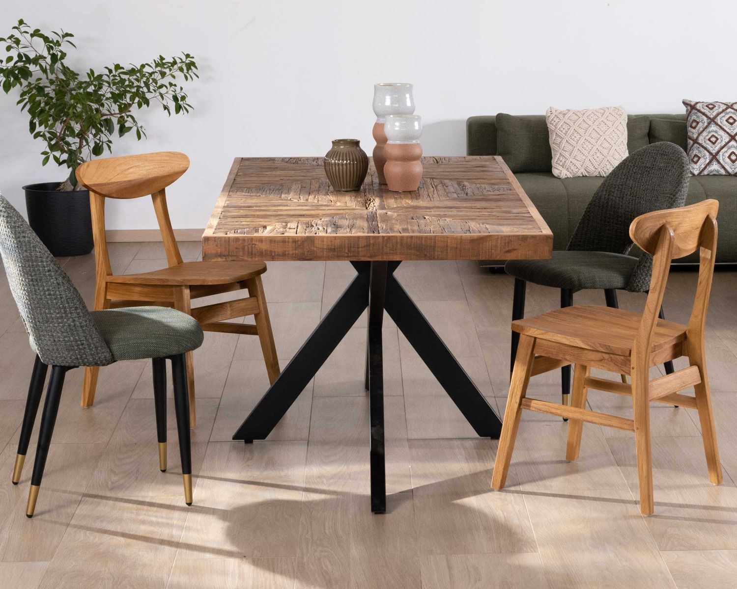 Lot de 2 chaises de repas en teck recyclé "Alika"