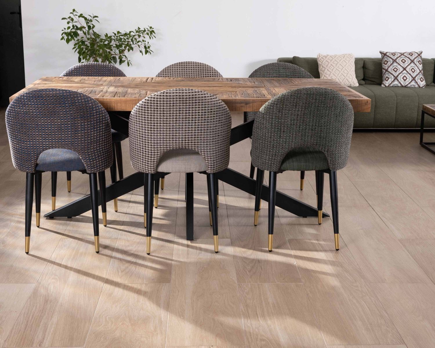 Lot de 2 chaises en tissu kaki et pieds métal laqué noir "Vermont"