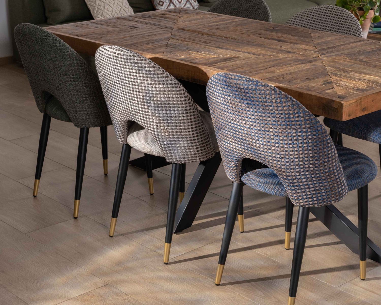 Lot de 2 chaises en tissu taupe et pieds métal laqué noir "Vermont"