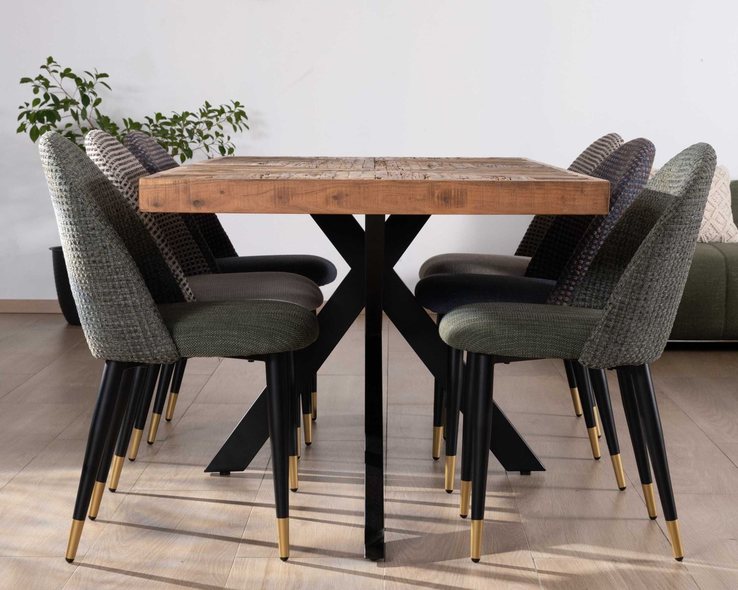 Lot de 2 chaises en tissu kaki et pieds métal laqué noir "Vermont"