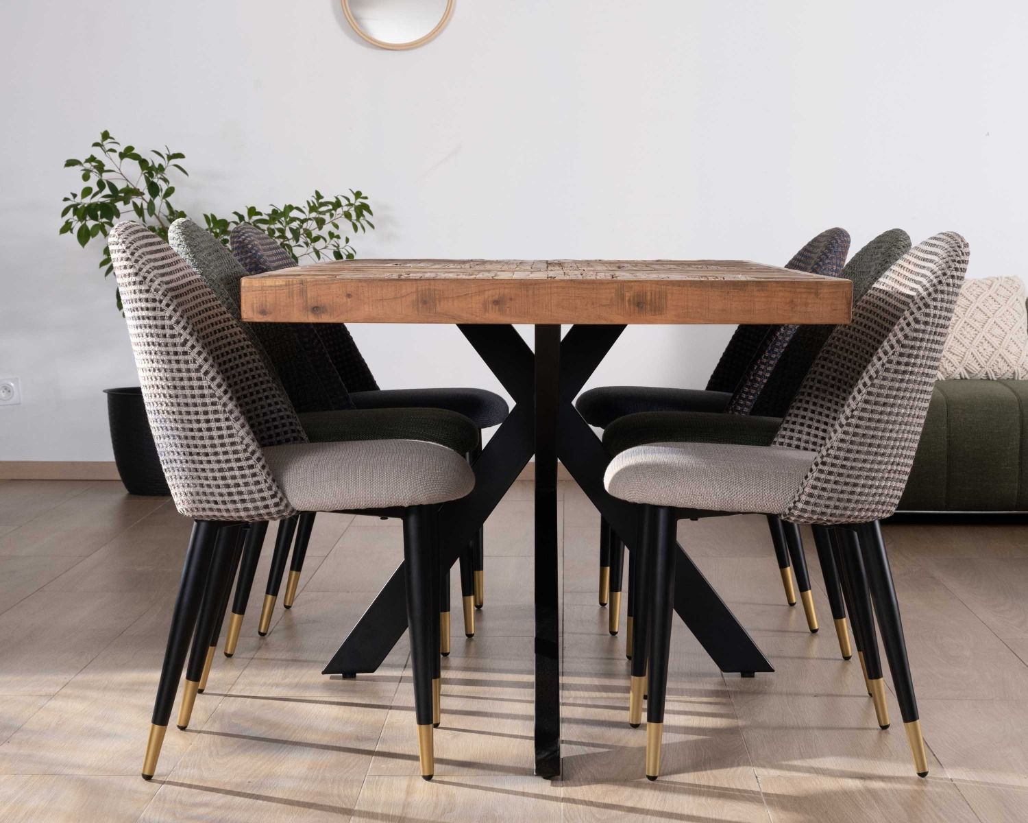 Lot de 2 chaises en tissu taupe et pieds métal laqué noir "Vermont"