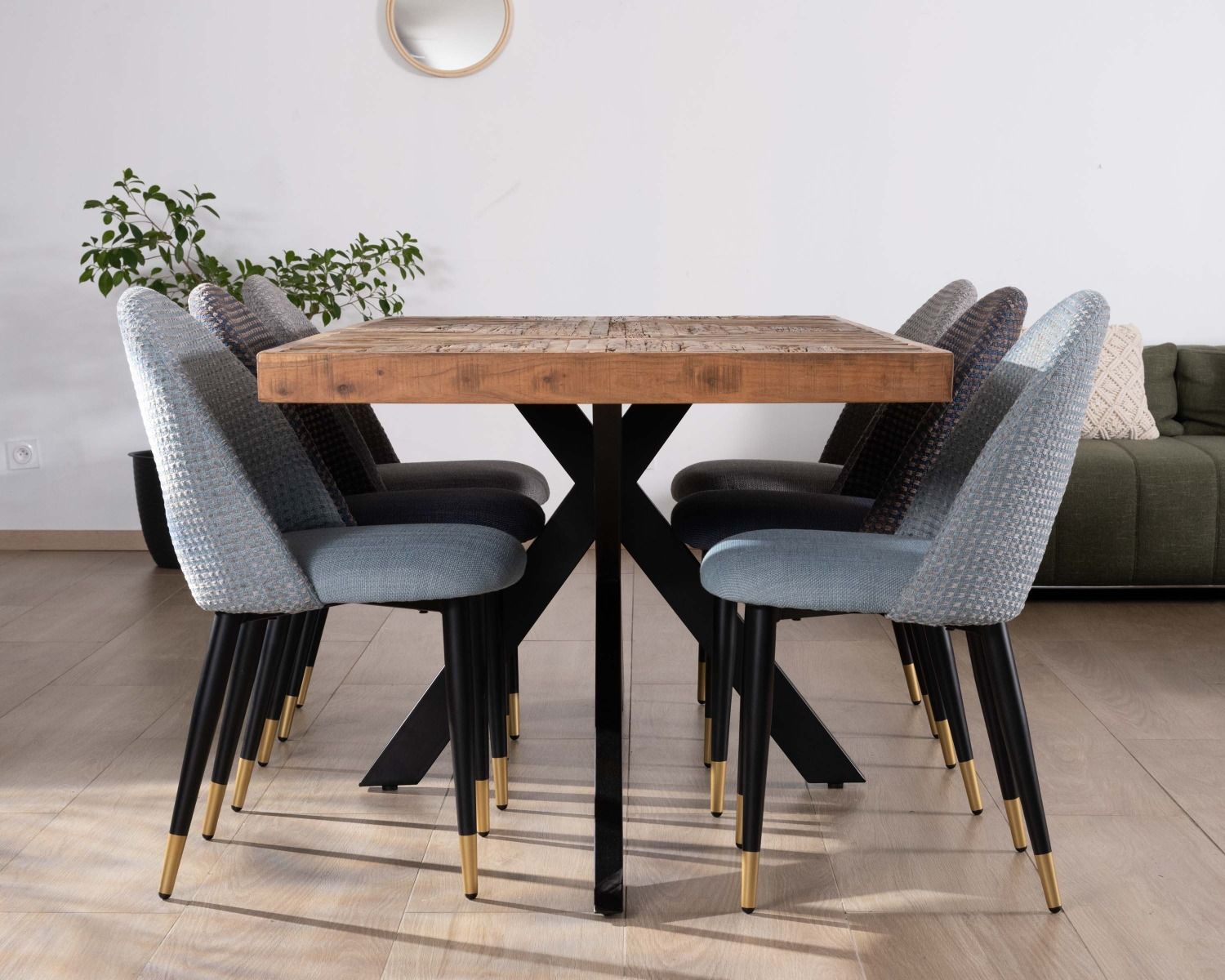 Lot de 2 chaises en tissu bleu clair et pieds métal laqué noir "Vermont"