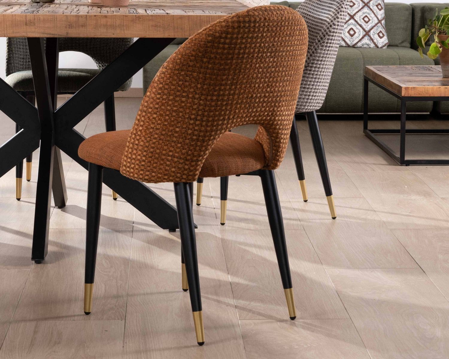 Lot de 2 chaises en tissu rouille et pieds métal laqué noir "Vermont"