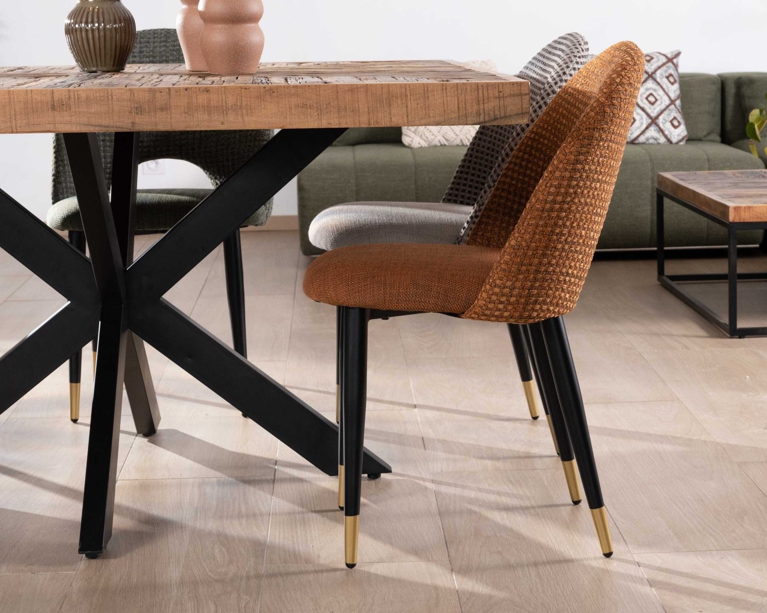 Lot de 2 chaises en tissu rouille et pieds métal laqué noir "Vermont"