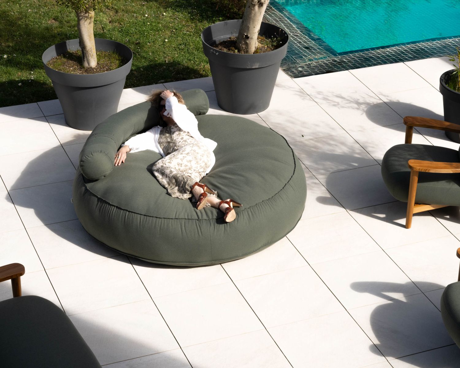 Bain de soleil XXL ultra-moelleux "Saint Tropez" en tissu spécial extérieur vert kaki