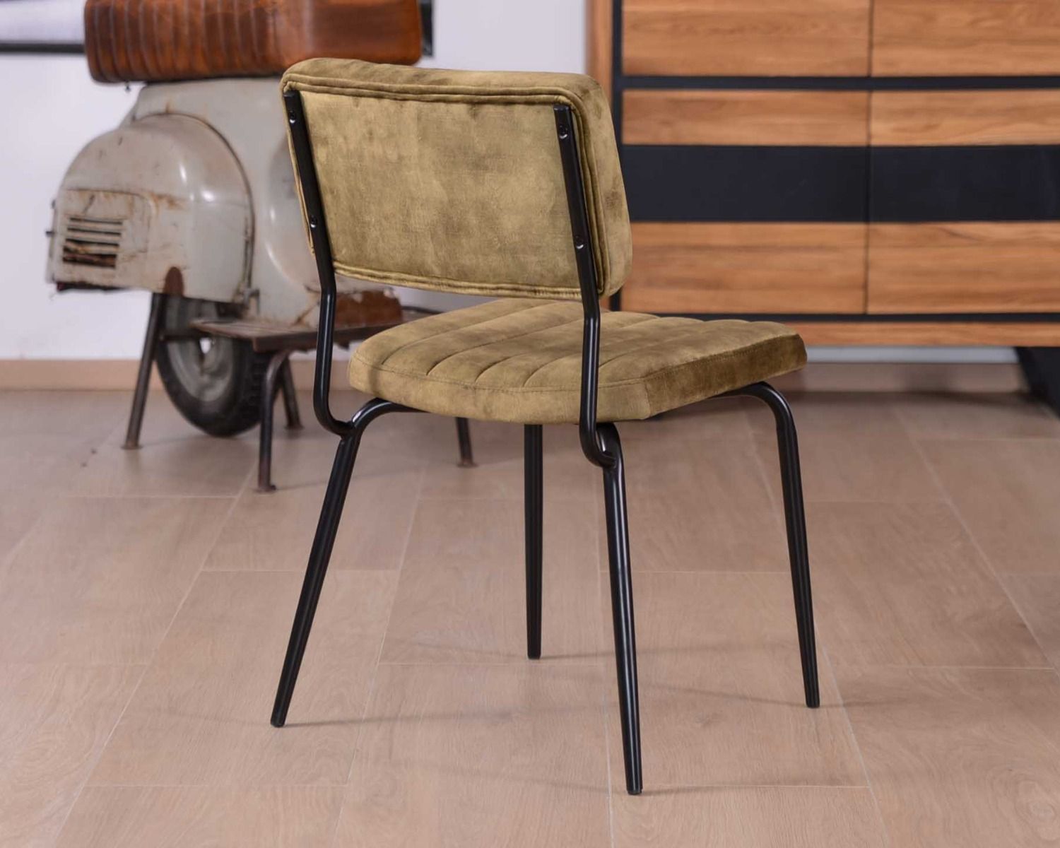 Lot de 2 chaises rétro tissu velours kaki et métal noir "Lia"