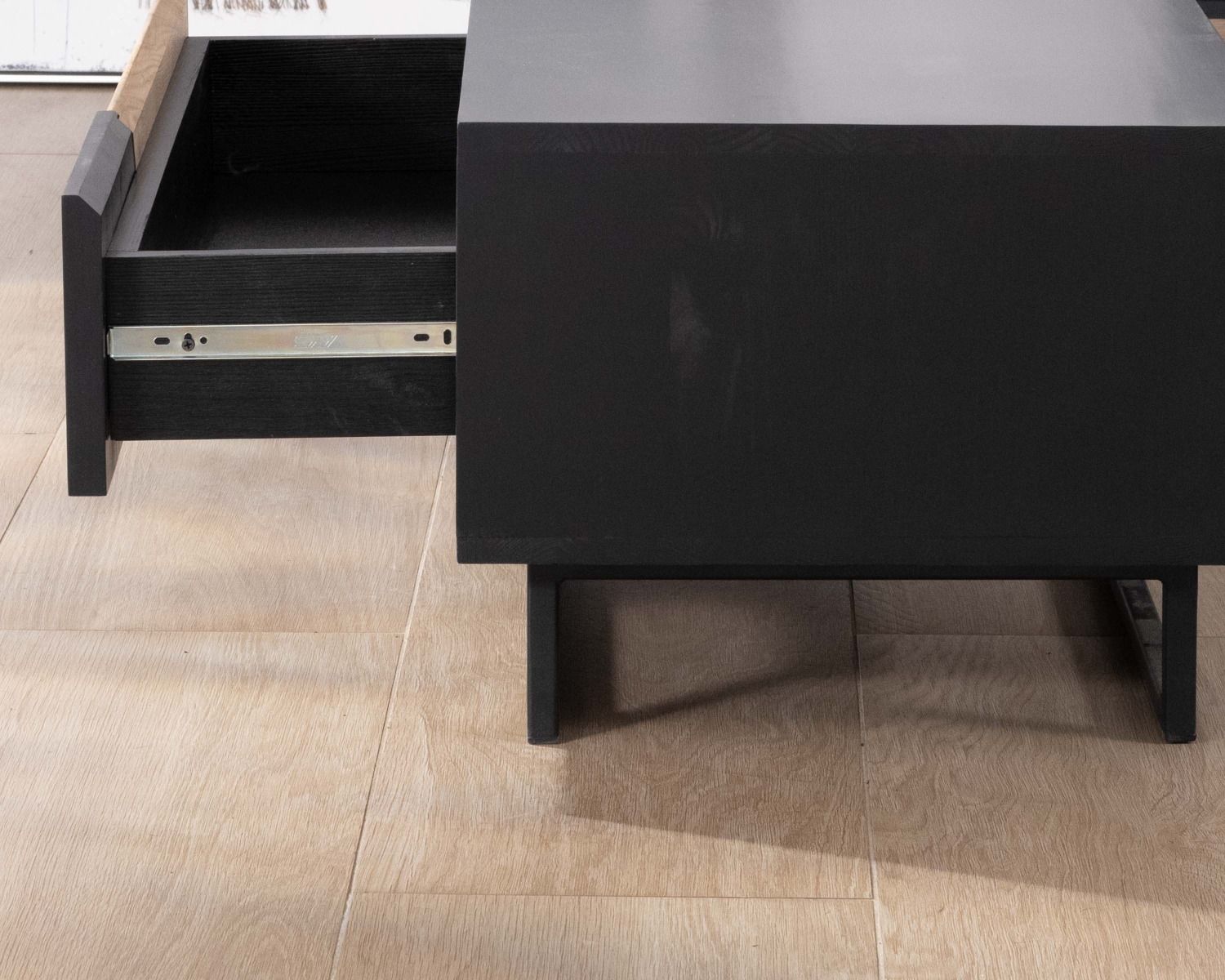 Table de salon en bois massif noir et blanchi "Trace"