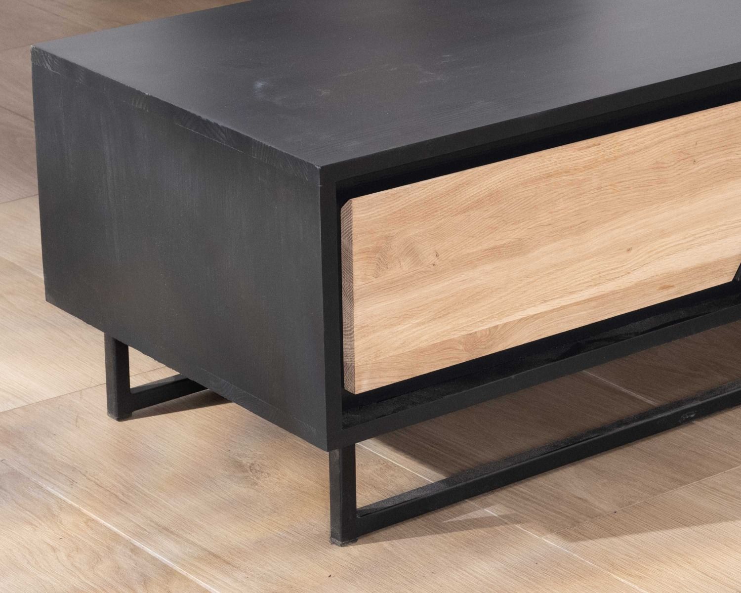 Table de salon en bois massif noir et blanchi "Trace"