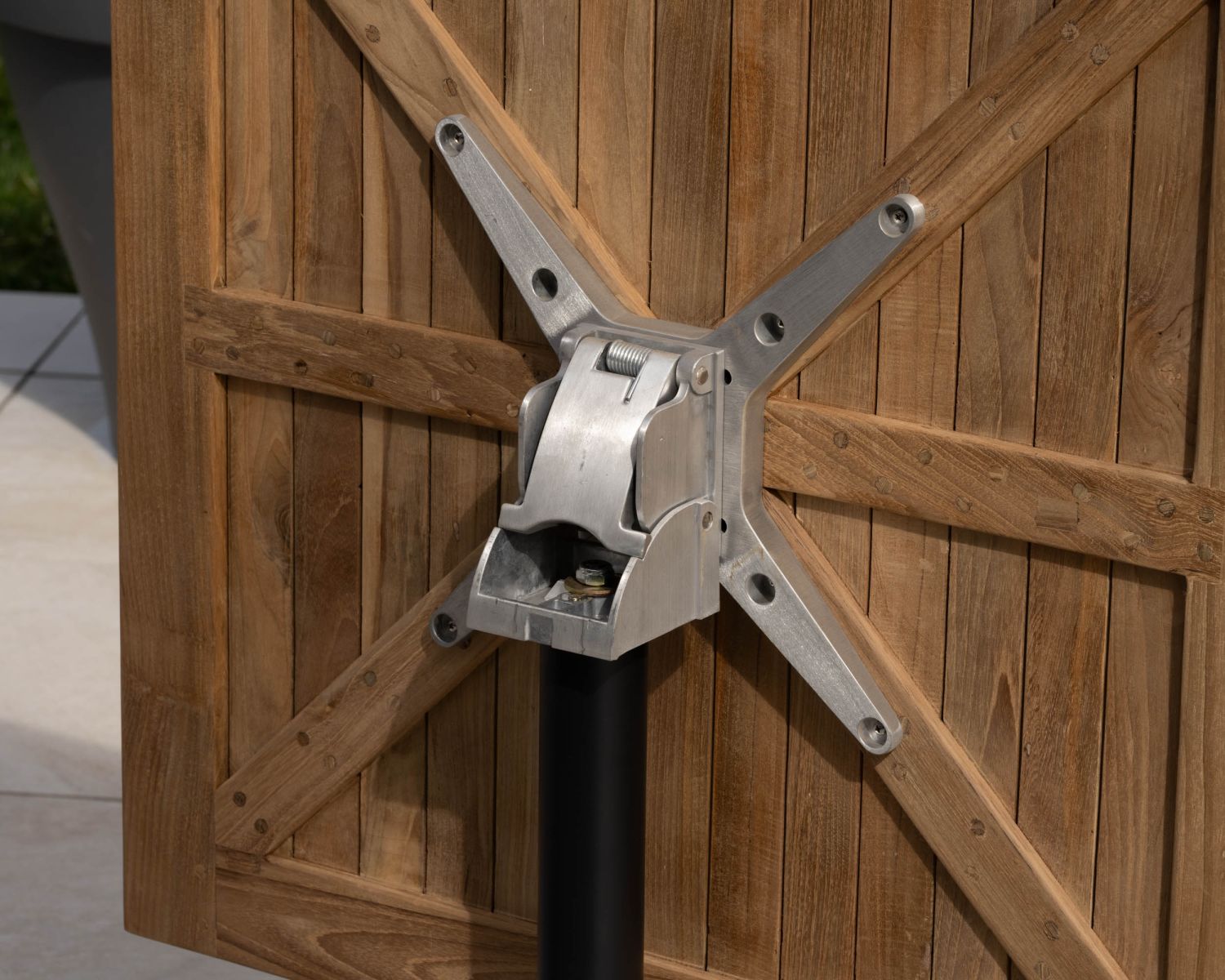 Table bistrot 80x80 cm en teck et pied central aluminium "Ozone" plateau rabattable