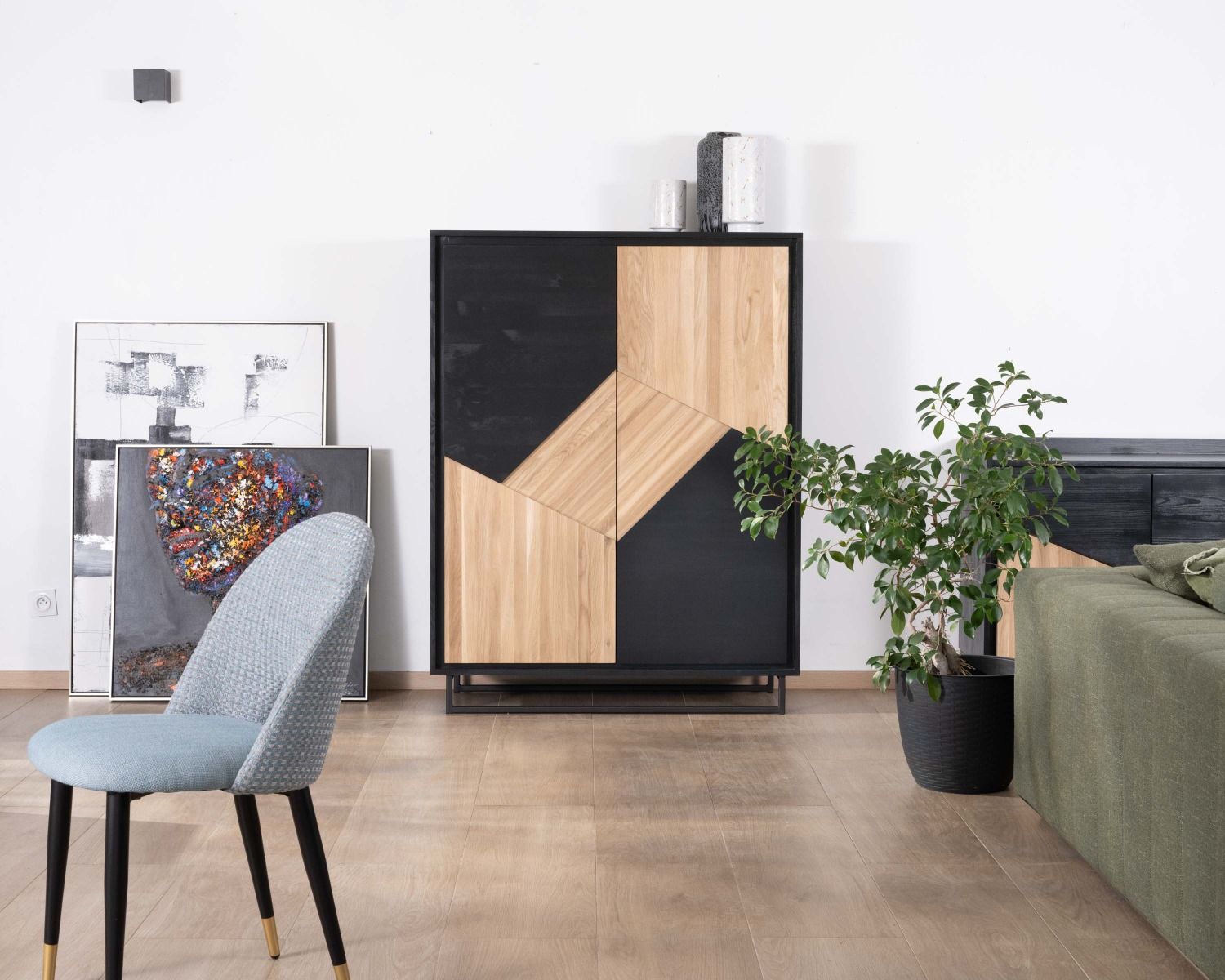 Armoire 2 portes en bois massif finition noire et huilée blanchie "Trace"