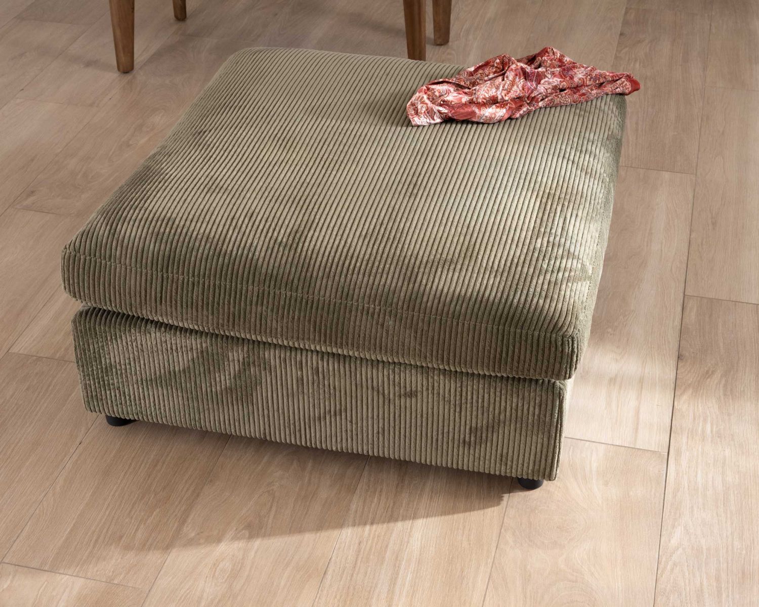 Grand canapé confort en velours côtelé kaki avec ottoman carré modulaire "Tuléar"