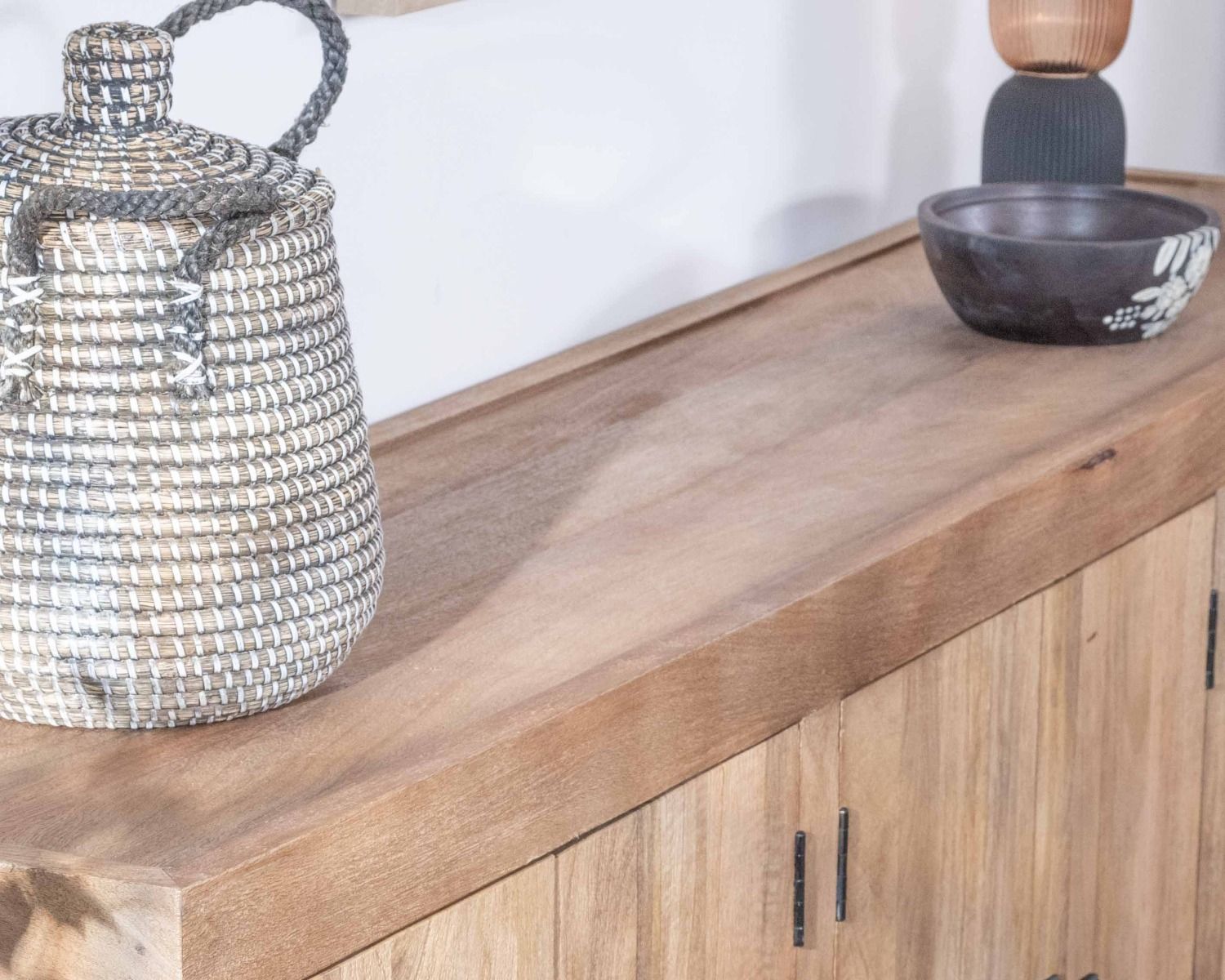 Enfilade en manguier massif 200cm finition sablée 6 portes "Maestro"