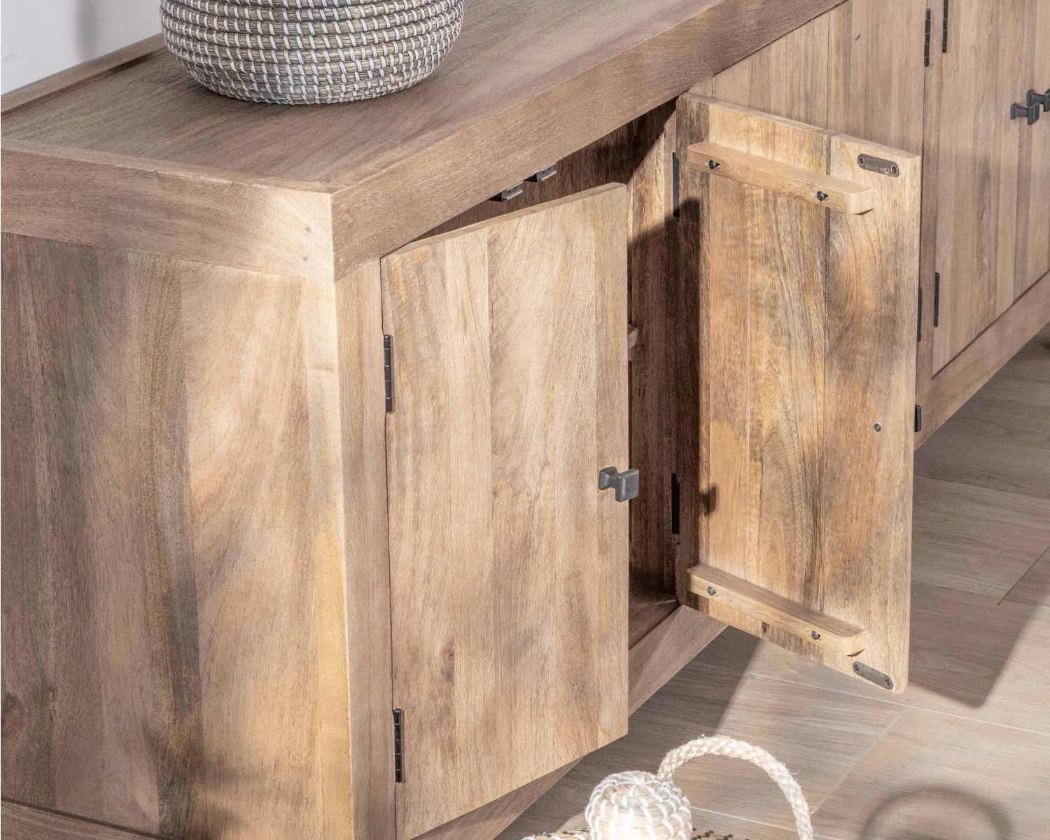 Enfilade en manguier massif 200cm finition sablée 6 portes "Maestro"