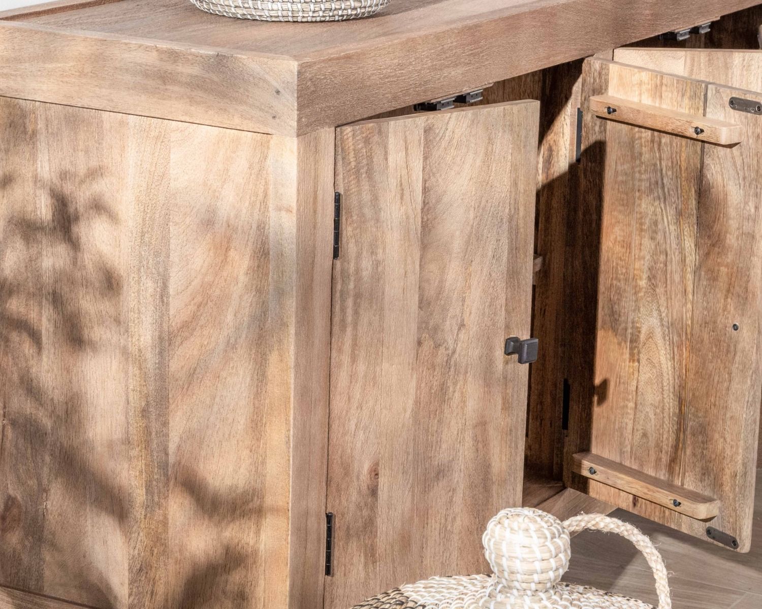 Enfilade en manguier massif 200cm finition sablée 6 portes "Maestro"