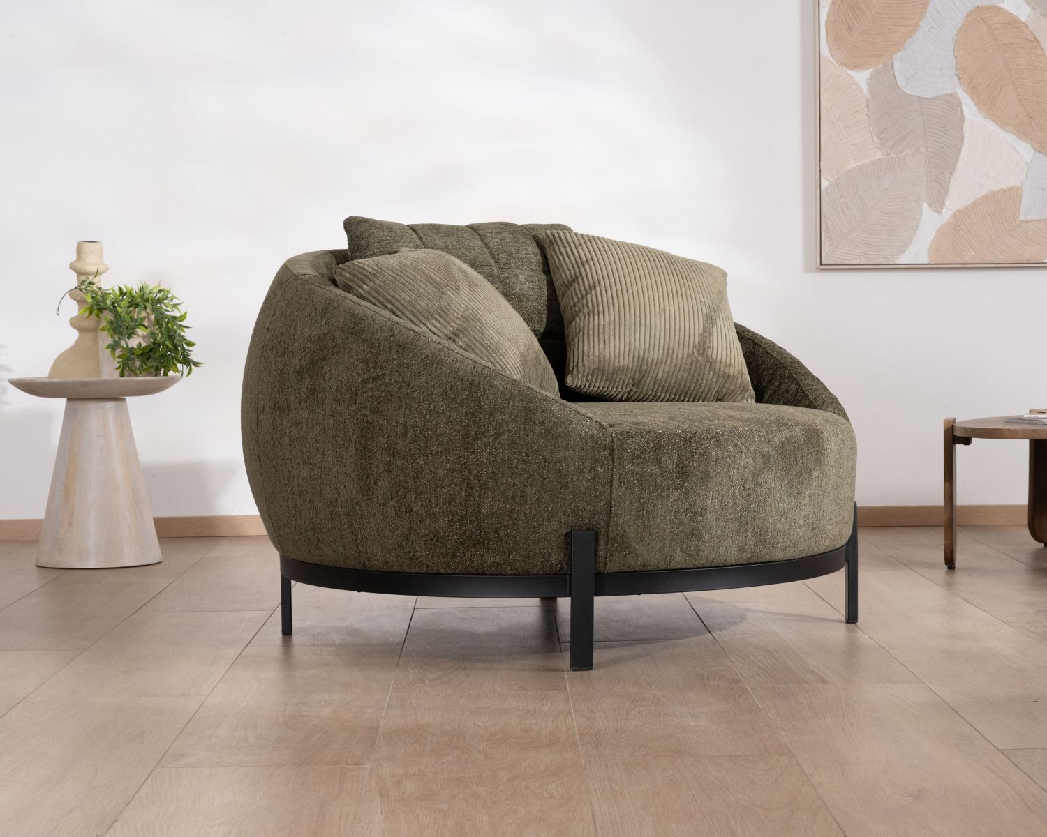 Chauffeuse ronde XL ultra confort en tissu bouclette vert kaki "Sweet Culture" avec déclinaison de coussins