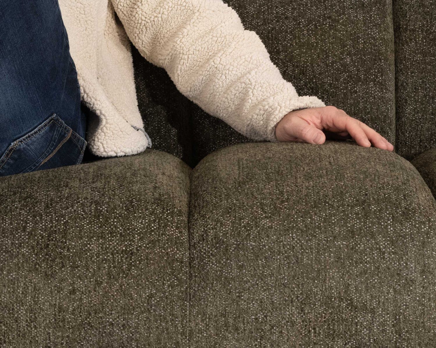 Canapé avec méridienne en tissu bouclette vert "Enjoy Home"