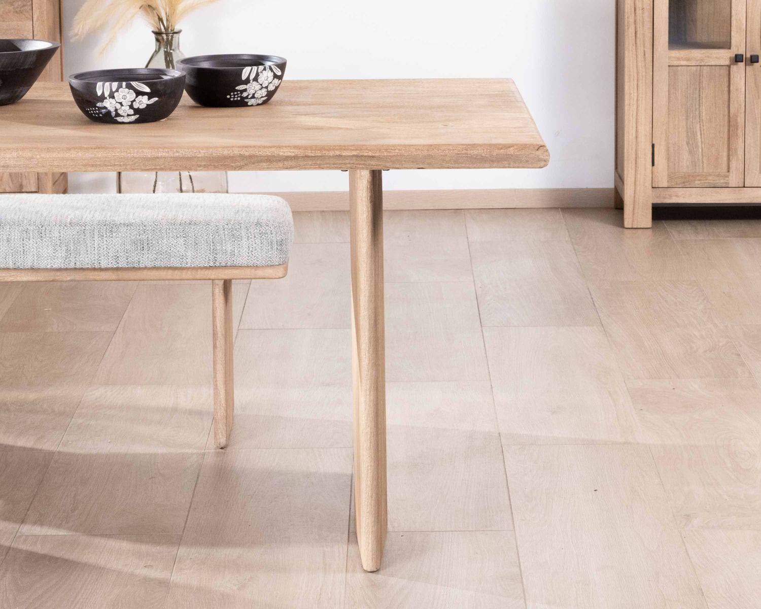 Table de salle à manger rectangulaire 180cm en manguier sablé pieds latéraux pleins "Maestro"