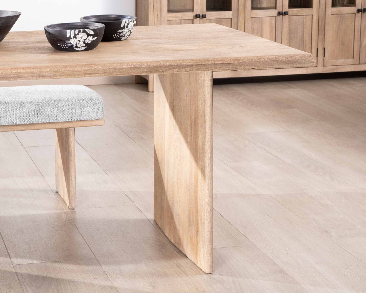 Table de salle à manger rectangulaire 180cm en manguier sablé pieds latéraux pleins "Maestro"