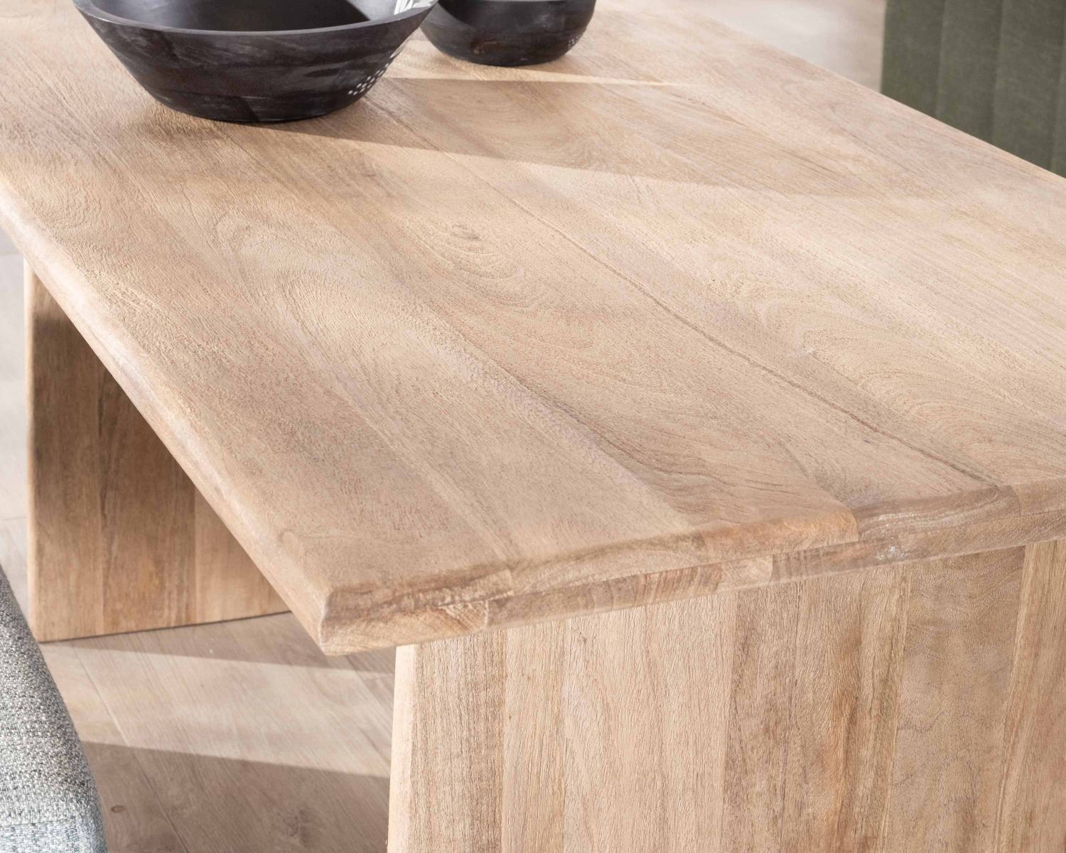 Table de salle à manger rectangulaire 180cm en manguier sablé pieds latéraux pleins "Maestro"