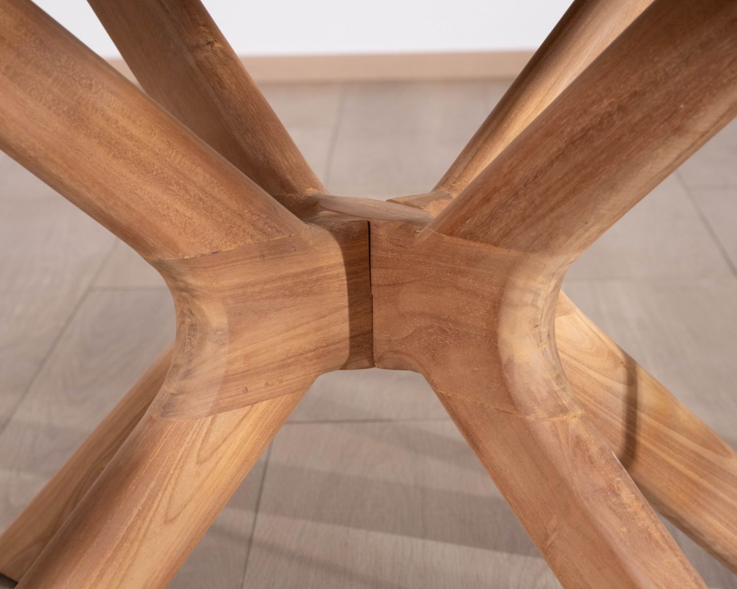 Table ronde intérieur ou extérieur 130 cm "Elsen" en teck massif plateau céramique effet travertin
