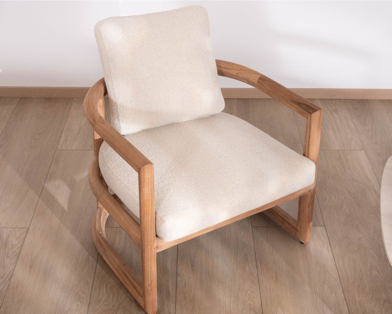 Fauteuil lounge en teck massif "Alizé" avec coussins bouclette écru – intérieur/extérieur