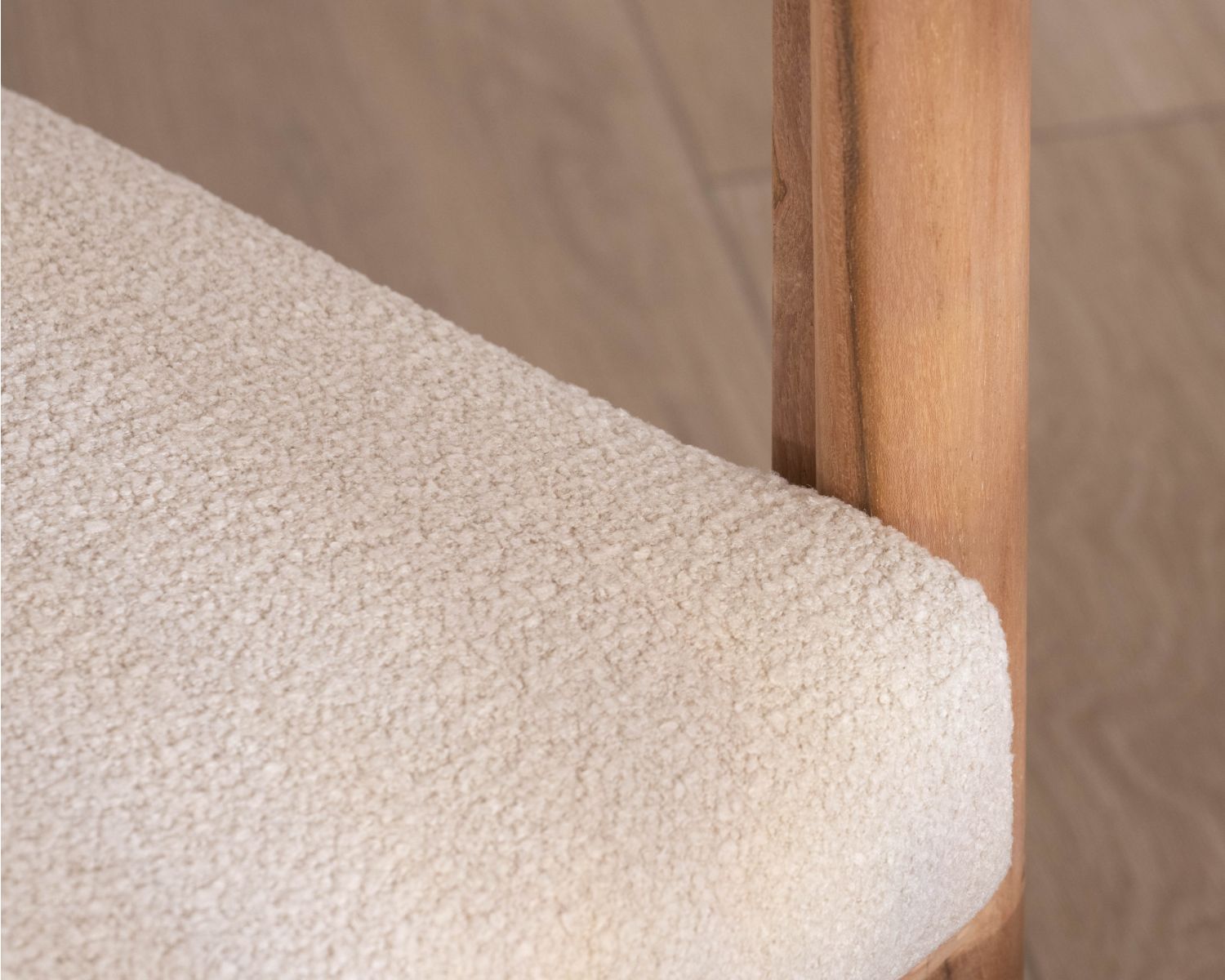 Fauteuil lounge en teck massif "Alizé" avec coussins bouclette écru – intérieur/extérieur