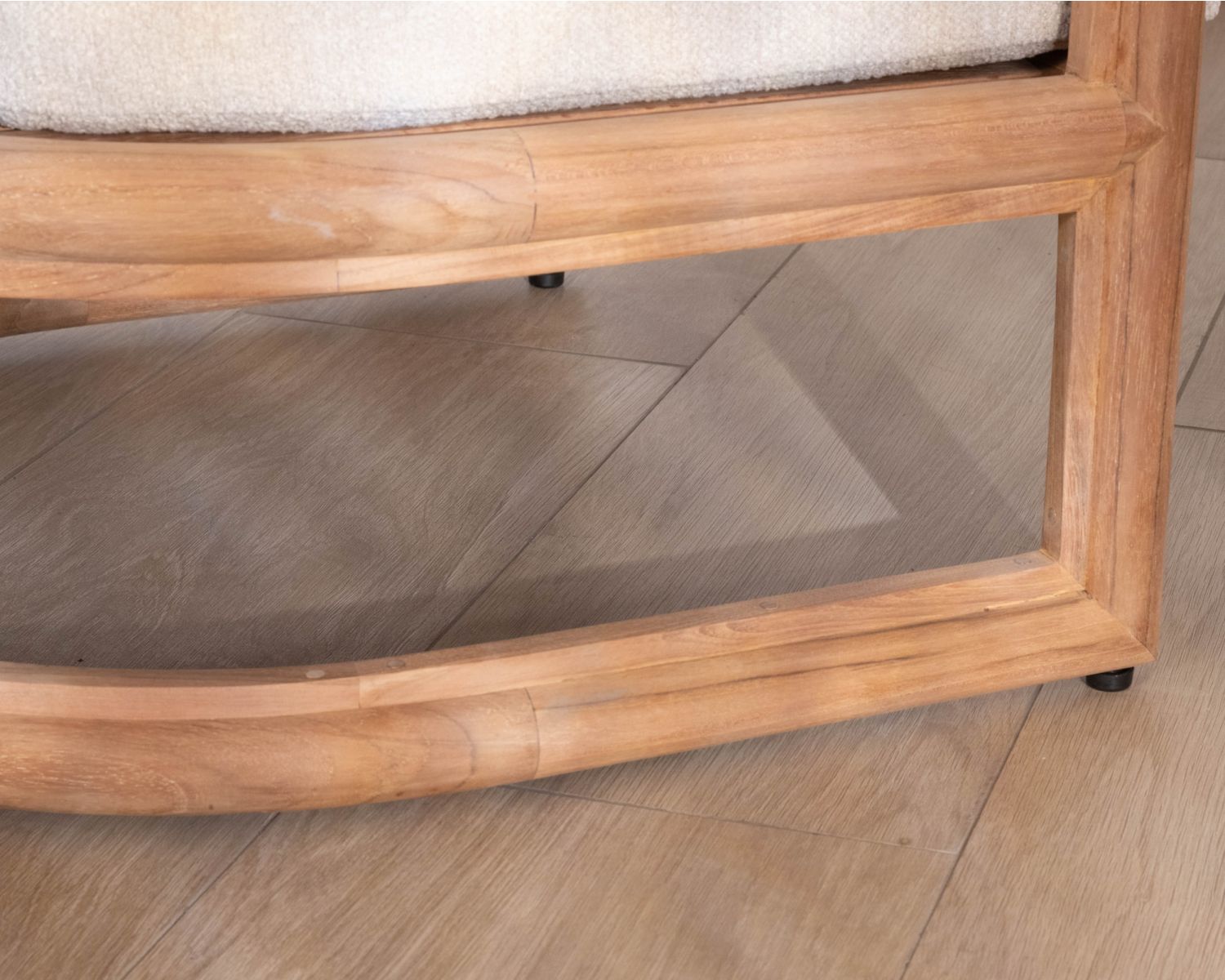 Fauteuil lounge en teck massif "Alizé" avec coussins bouclette écru – intérieur/extérieur