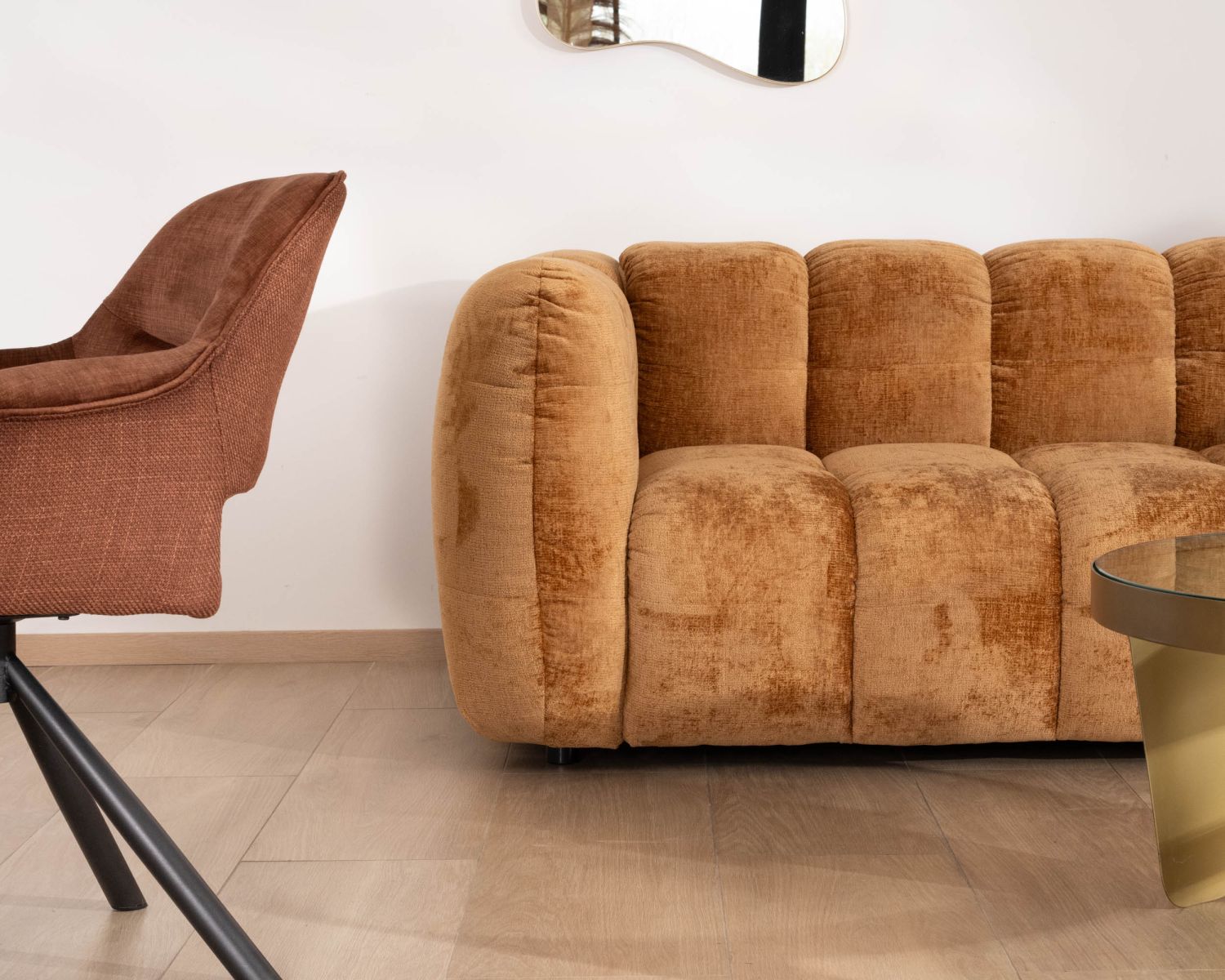 Canapé 3 places cocooning esprit rétro "Milow" en velours doux coloris ambré