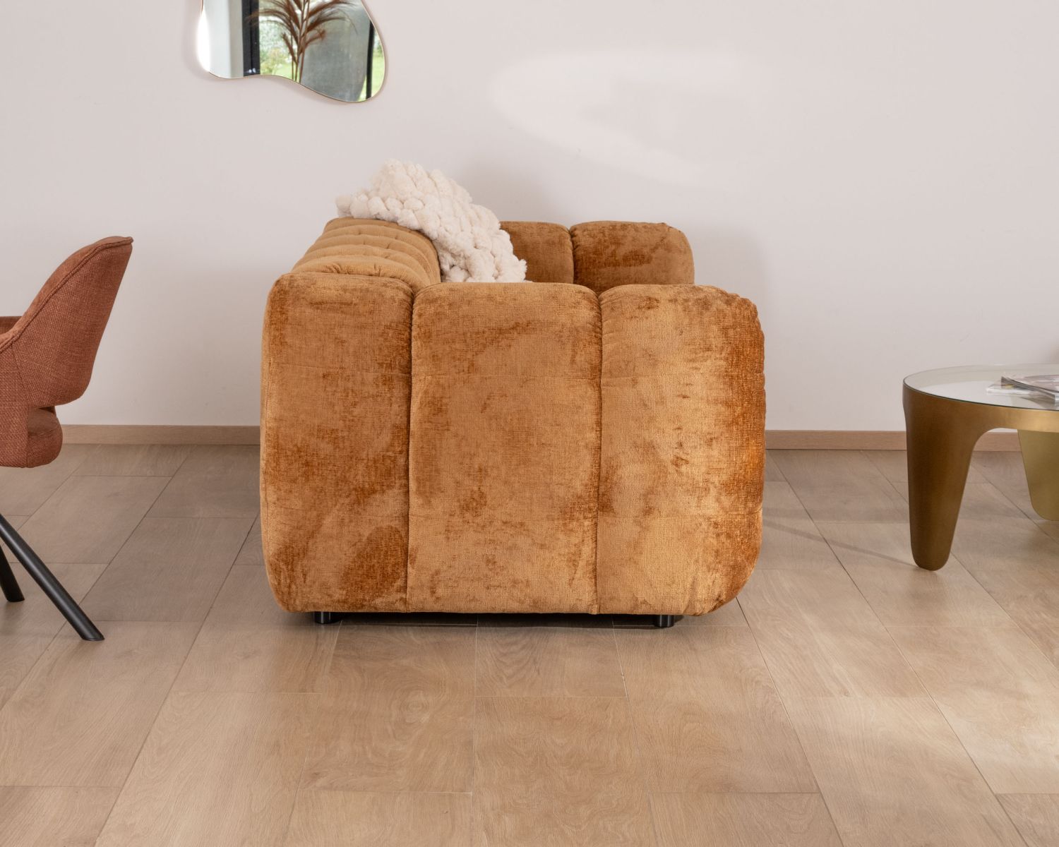 Canapé 3 places cocooning esprit rétro "Milow" en velours doux coloris ambré